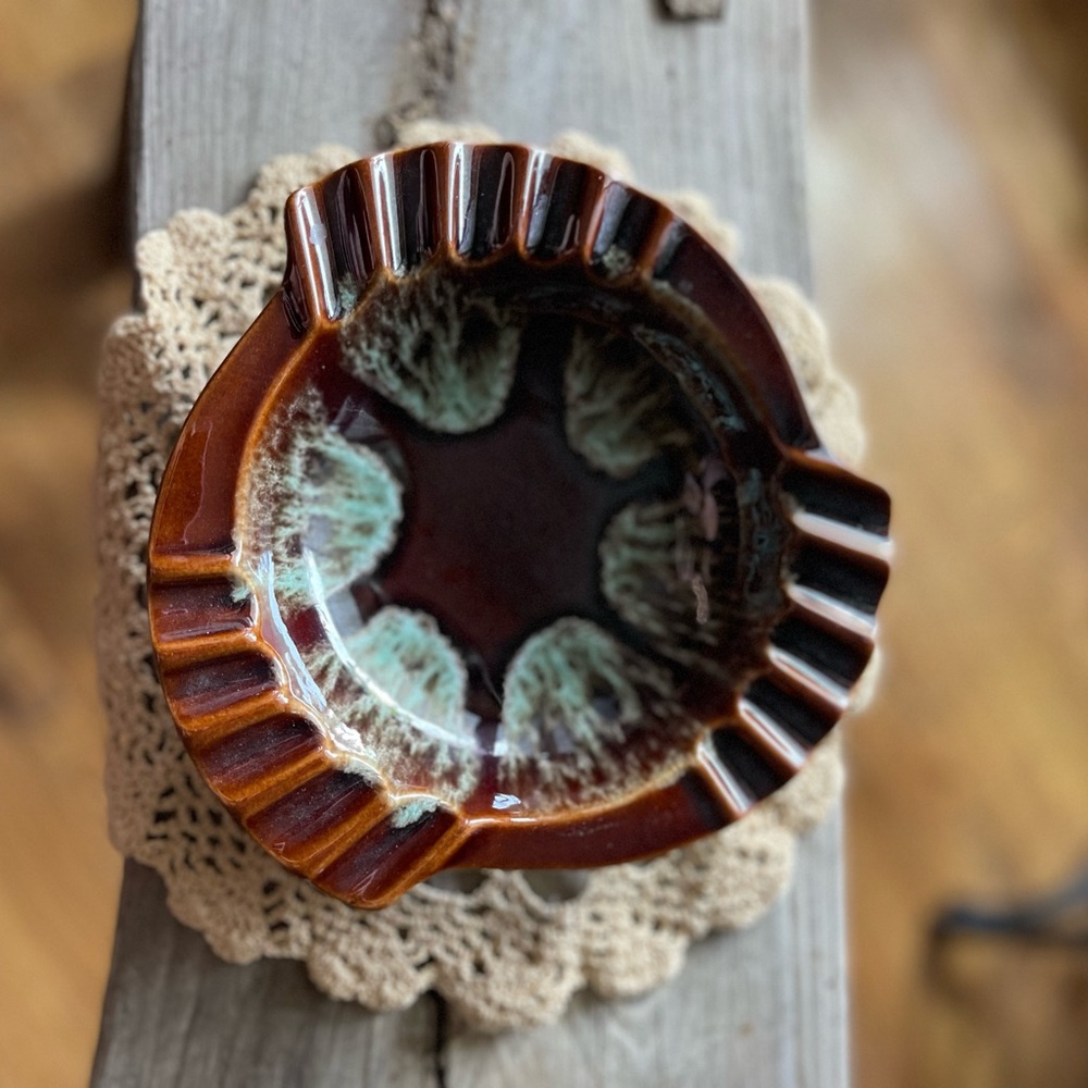 Vintage USA ceramic ashtray